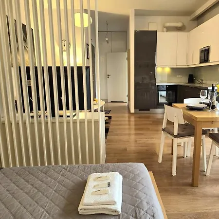 Neptun Old Town By Triapart شقة